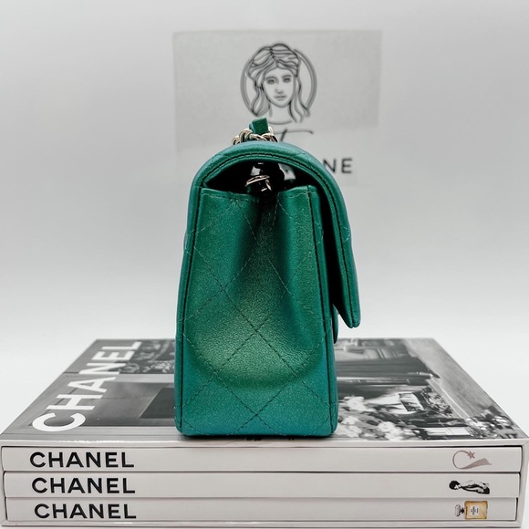 22A Classic Mini Rectangular Flap in Green Iridescent - Picture 3 of 7